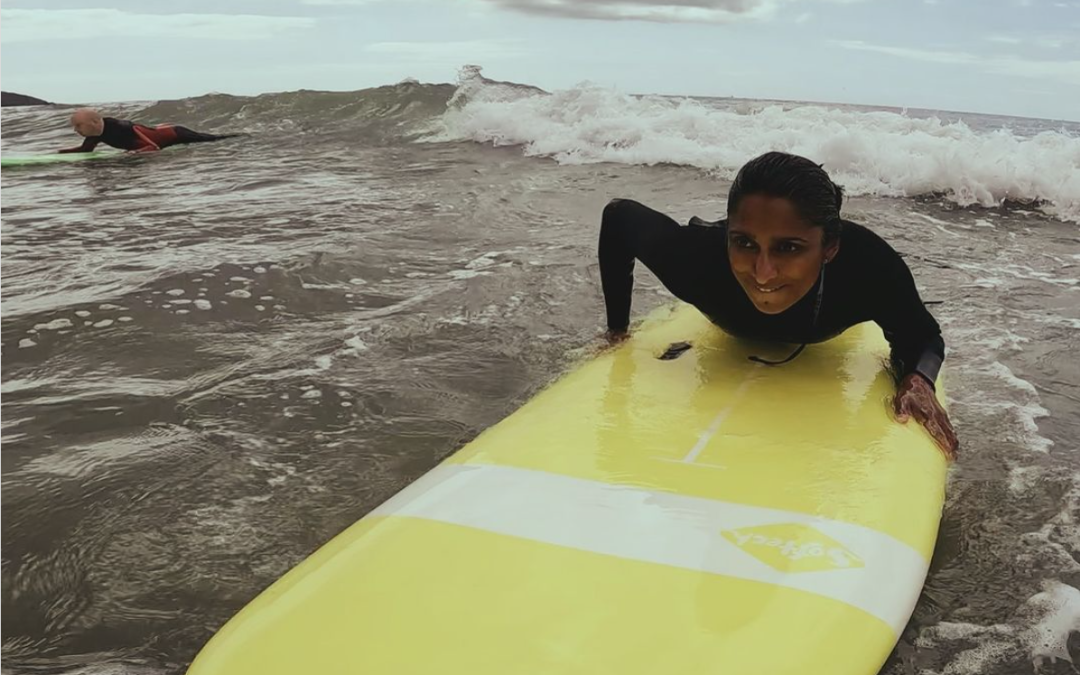 woman learning to surf in Cornwall